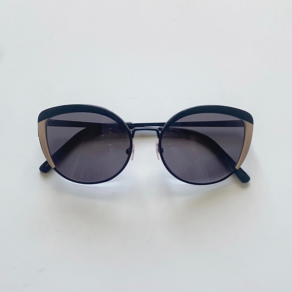 Vera Wang Sunglasses - Picture 1 of 11